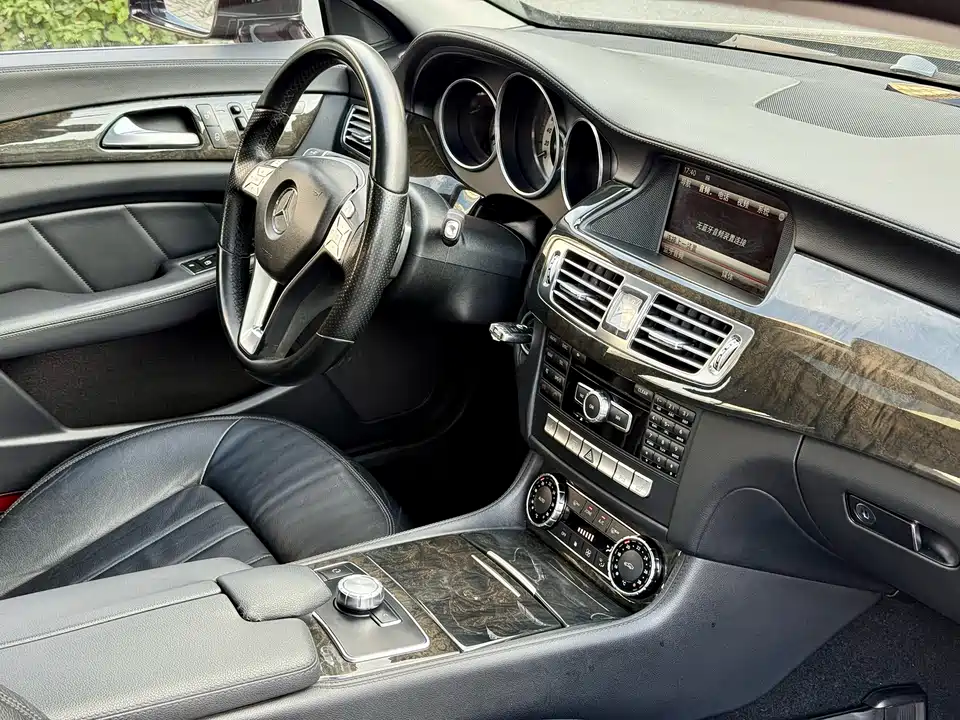 Mercedes-Benz CLS Mercedes-Benz CLS