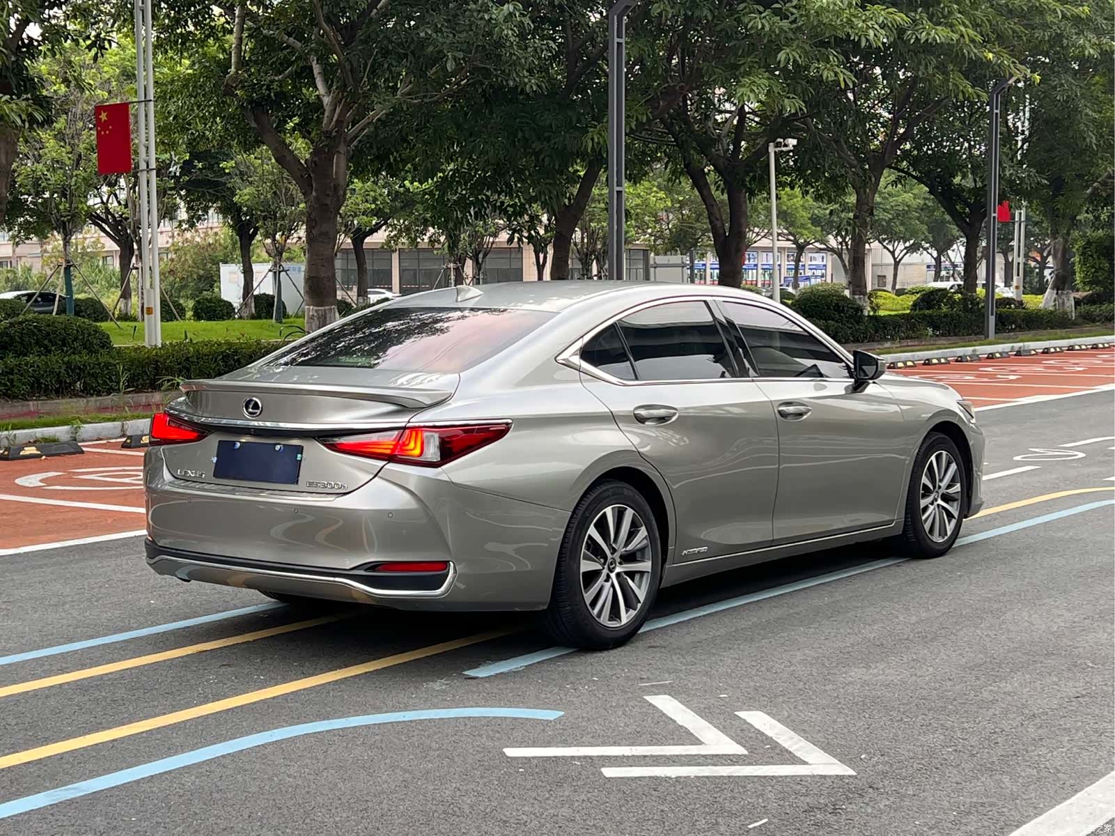 Lexus ES, 2019 9
