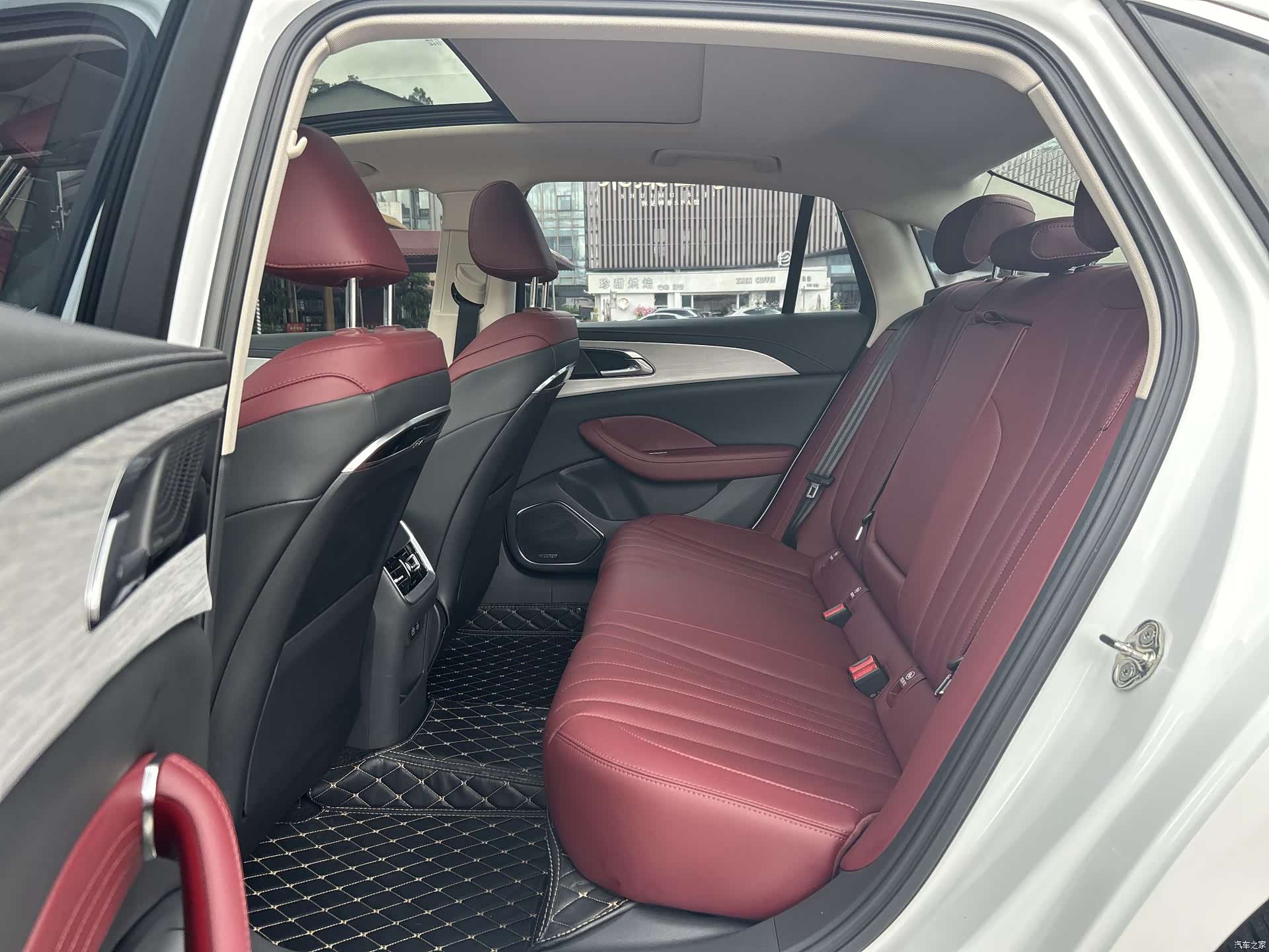 Hongqi H5, 2024 8