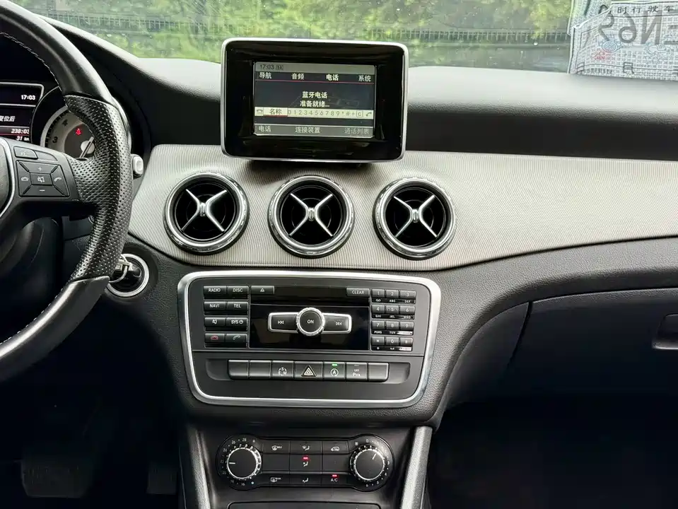 Mercedes-Benz GLA Mercedes-Benz GLA