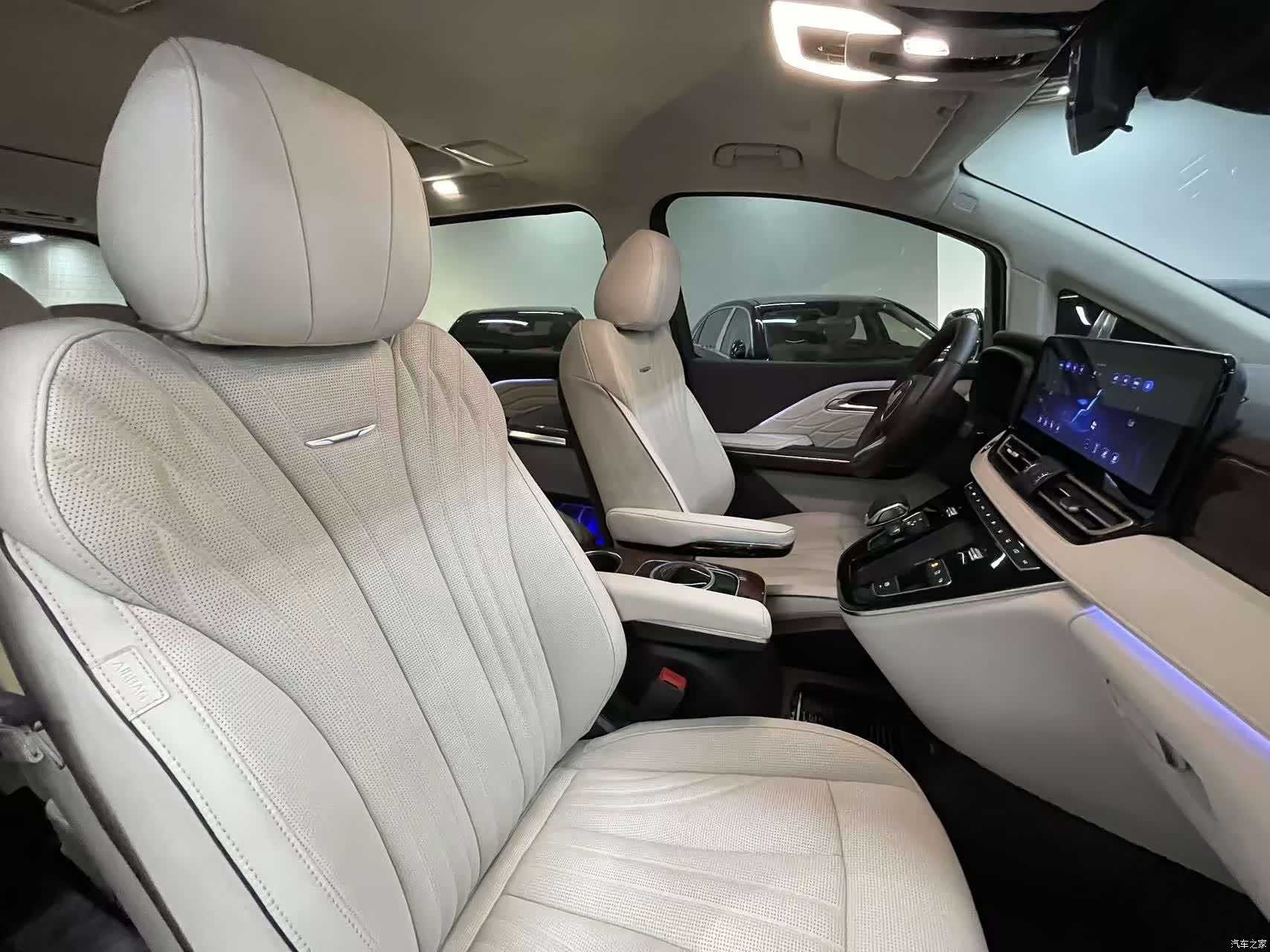 Hongqi HQ9, 2022 15