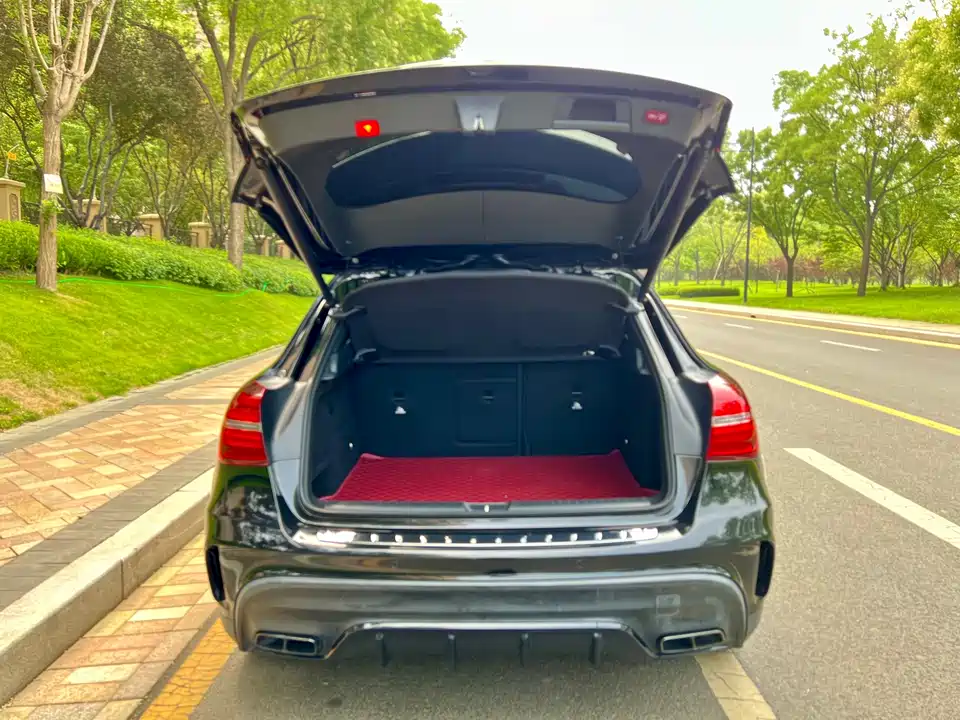Mercedes-Benz GLA AMG Mercedes-Benz GLA AMG