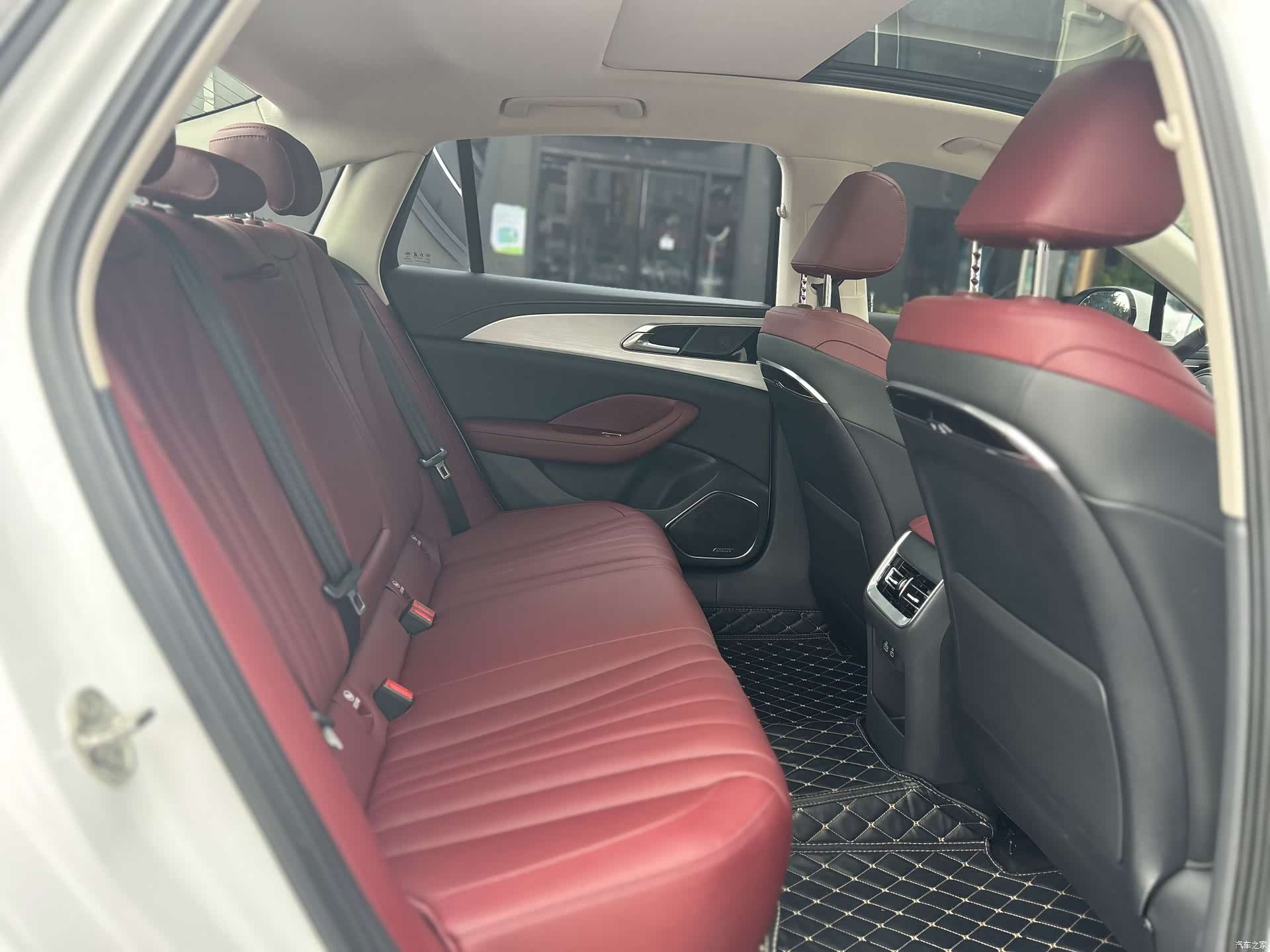 Hongqi H5, 2024 14