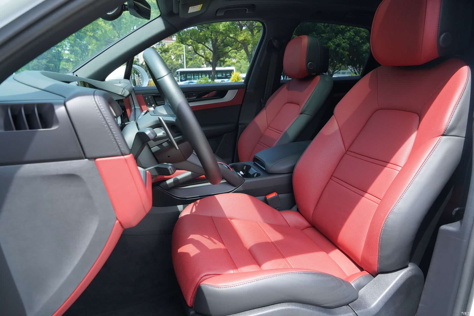 Porsche Cayenne, 2025 6