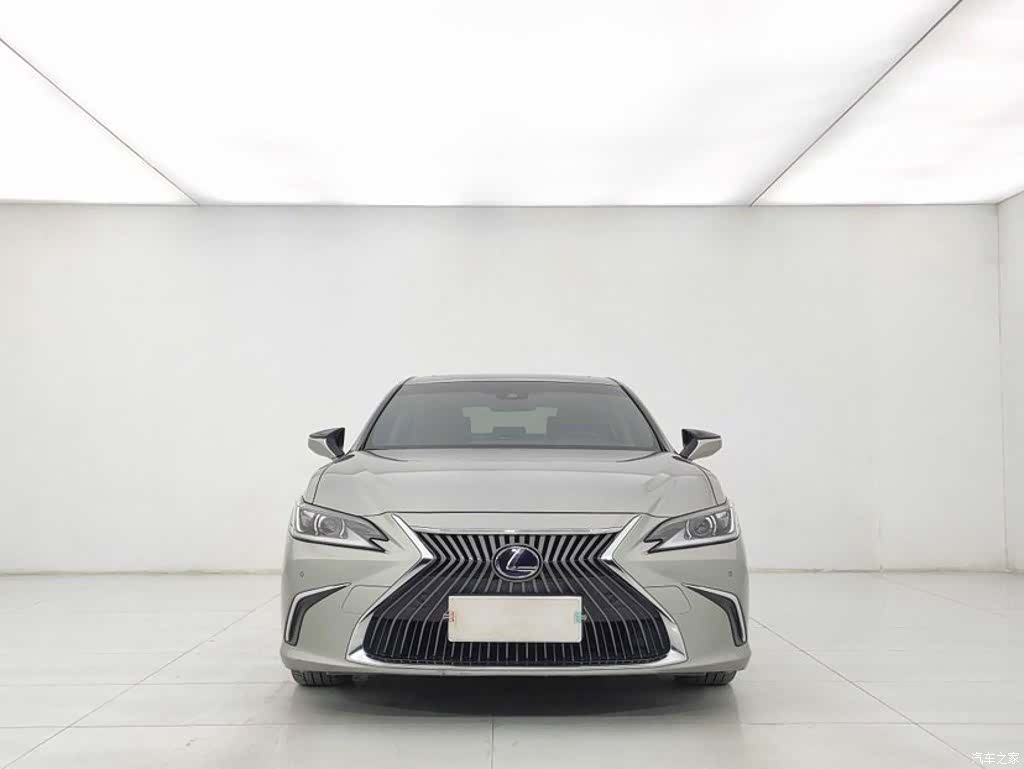 Lexus ES, 2018 2