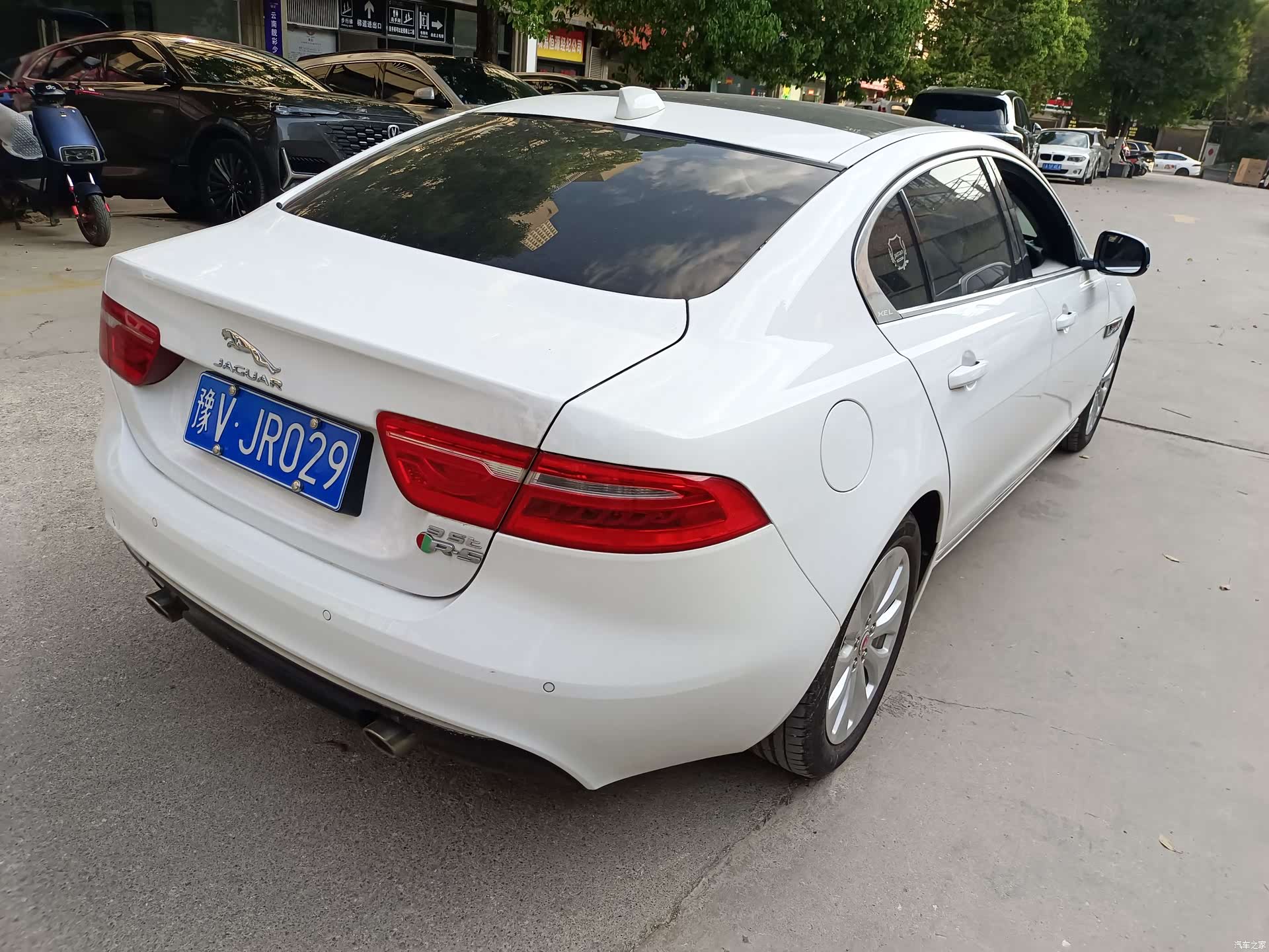 Land Rover XEL, 2019 15
