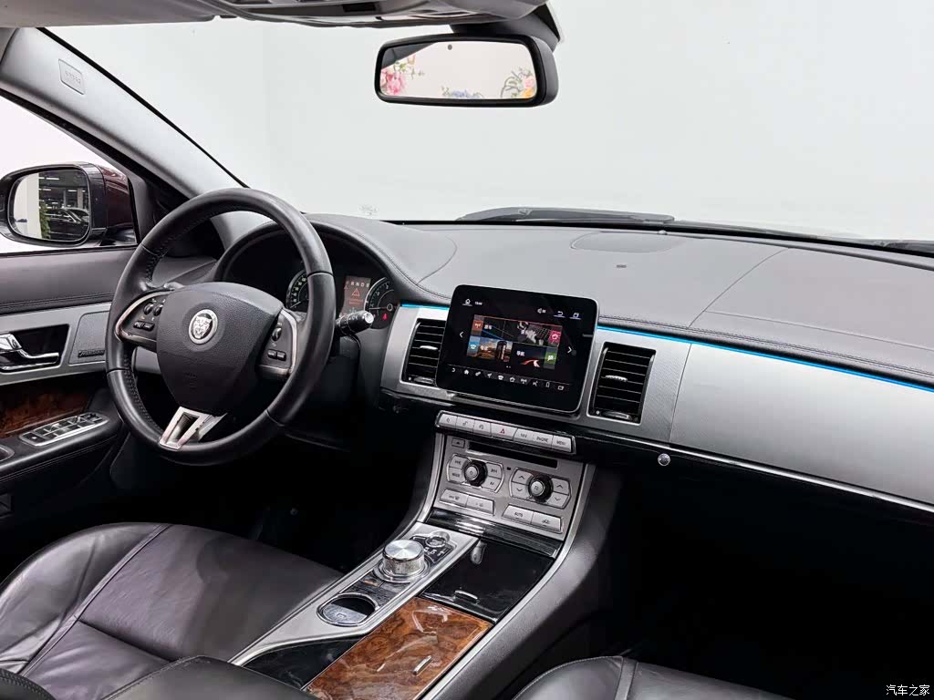 Jaguar XF, 2013 15