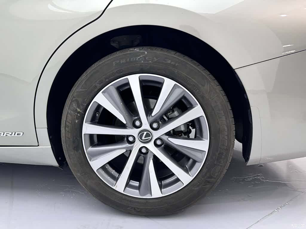 Lexus ES, 2020 29