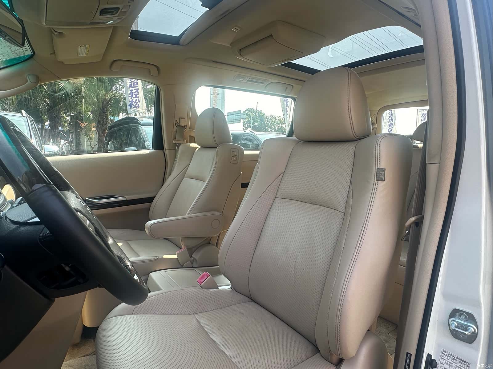 Toyota Alphard, 2012 11