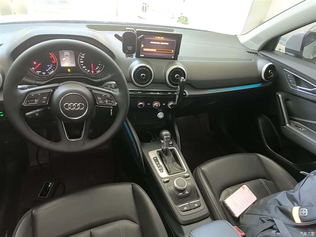 Audi Q2L, 2023 13