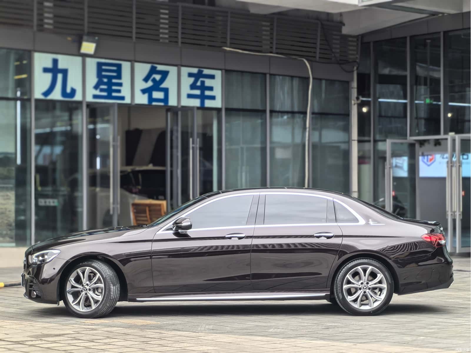 Mercedes-Benz E-Class, 2022 3