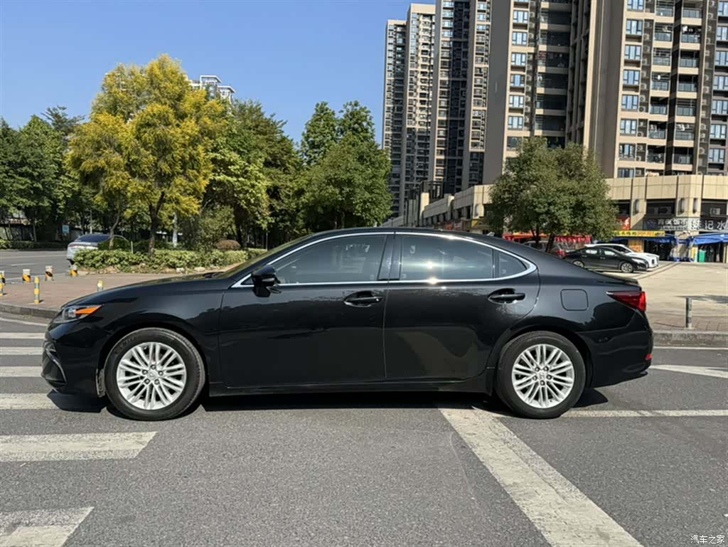 Lexus ES, 2016 12