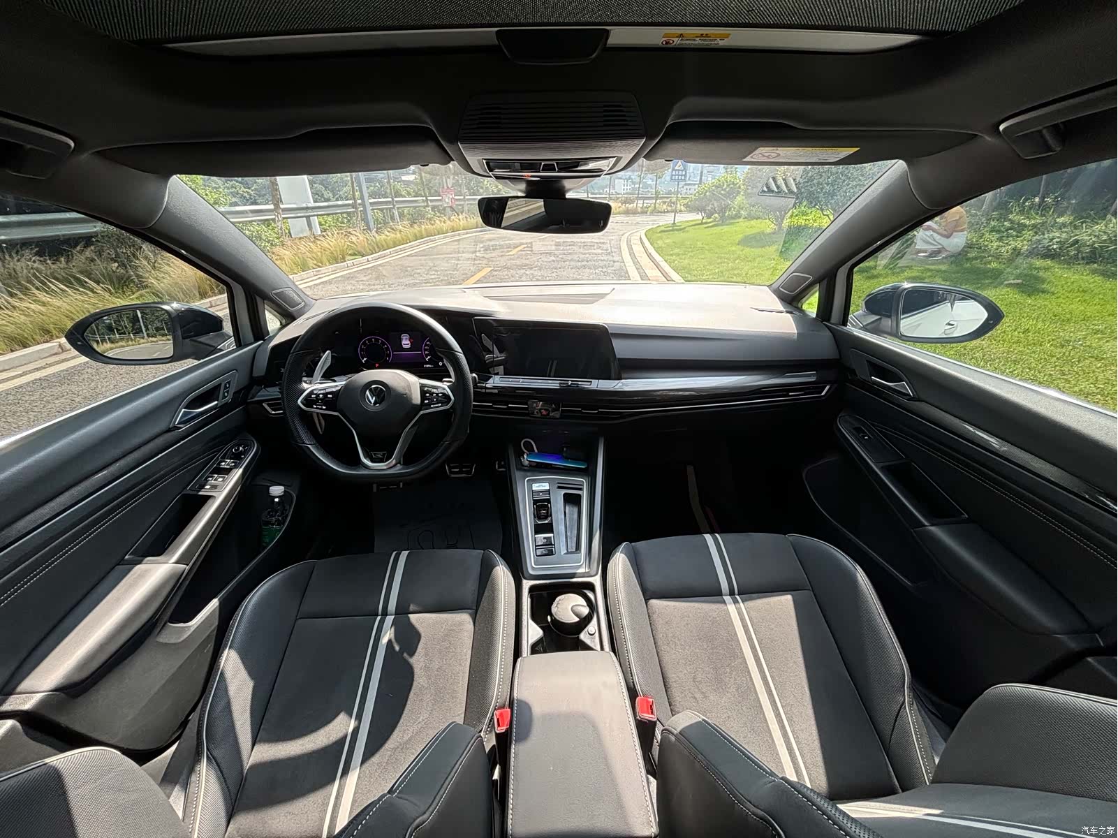 Volkswagen Golf, 2022 все фото