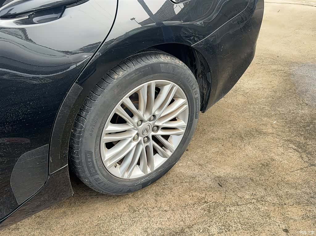 Lexus ES, 2016 4