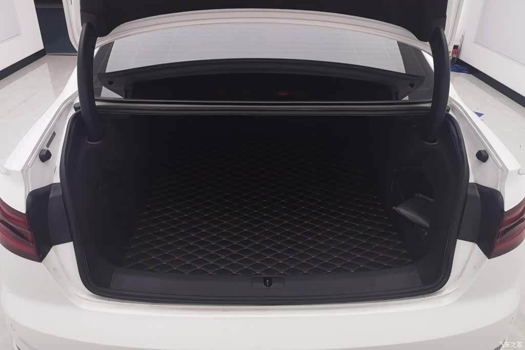 Audi A4L, 2019 4