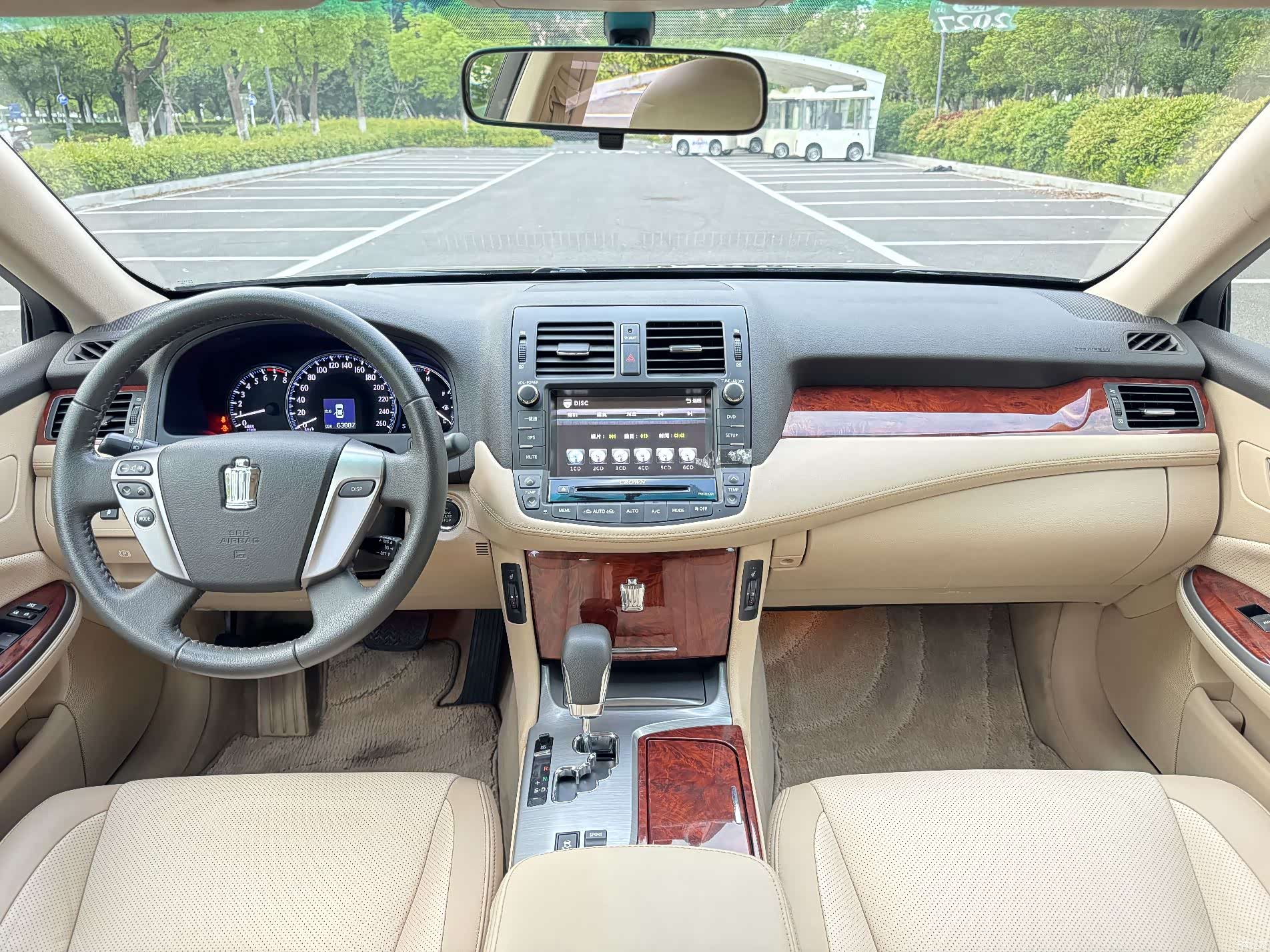Toyota Crown, 2015 6