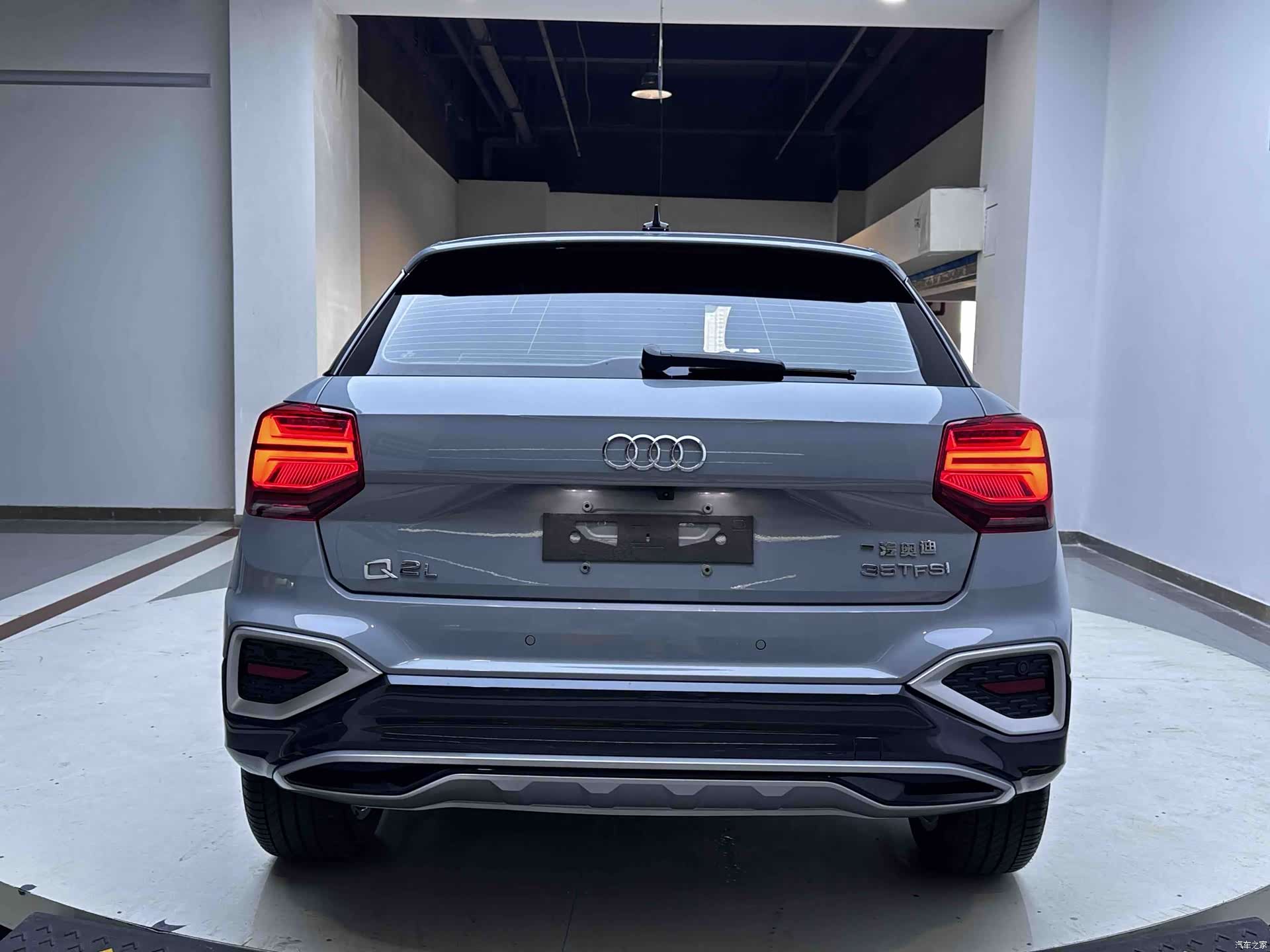 Audi Q2L, 2023 все фото