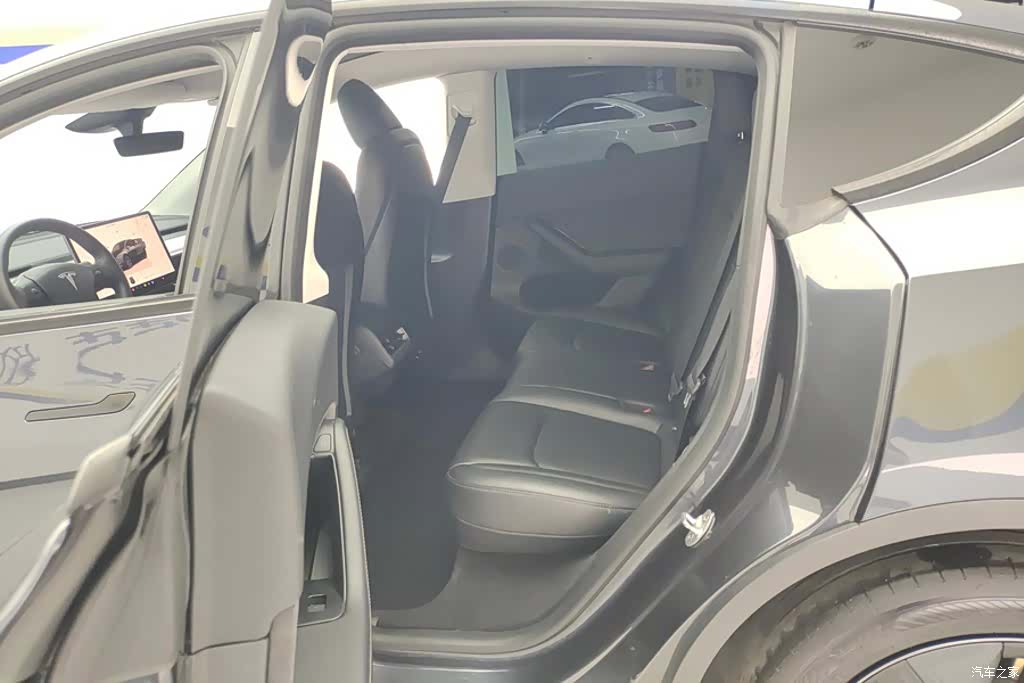 Tesla Model Y, 2024 11