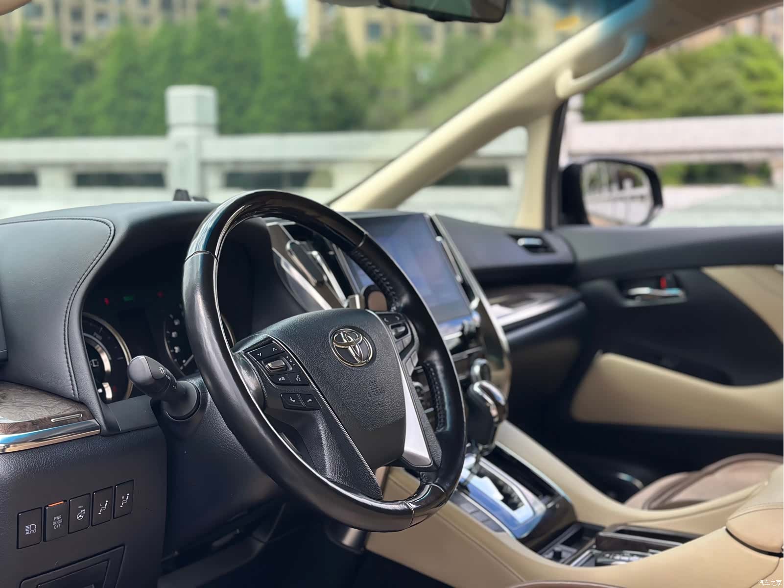 Toyota Alphard, 2022 8