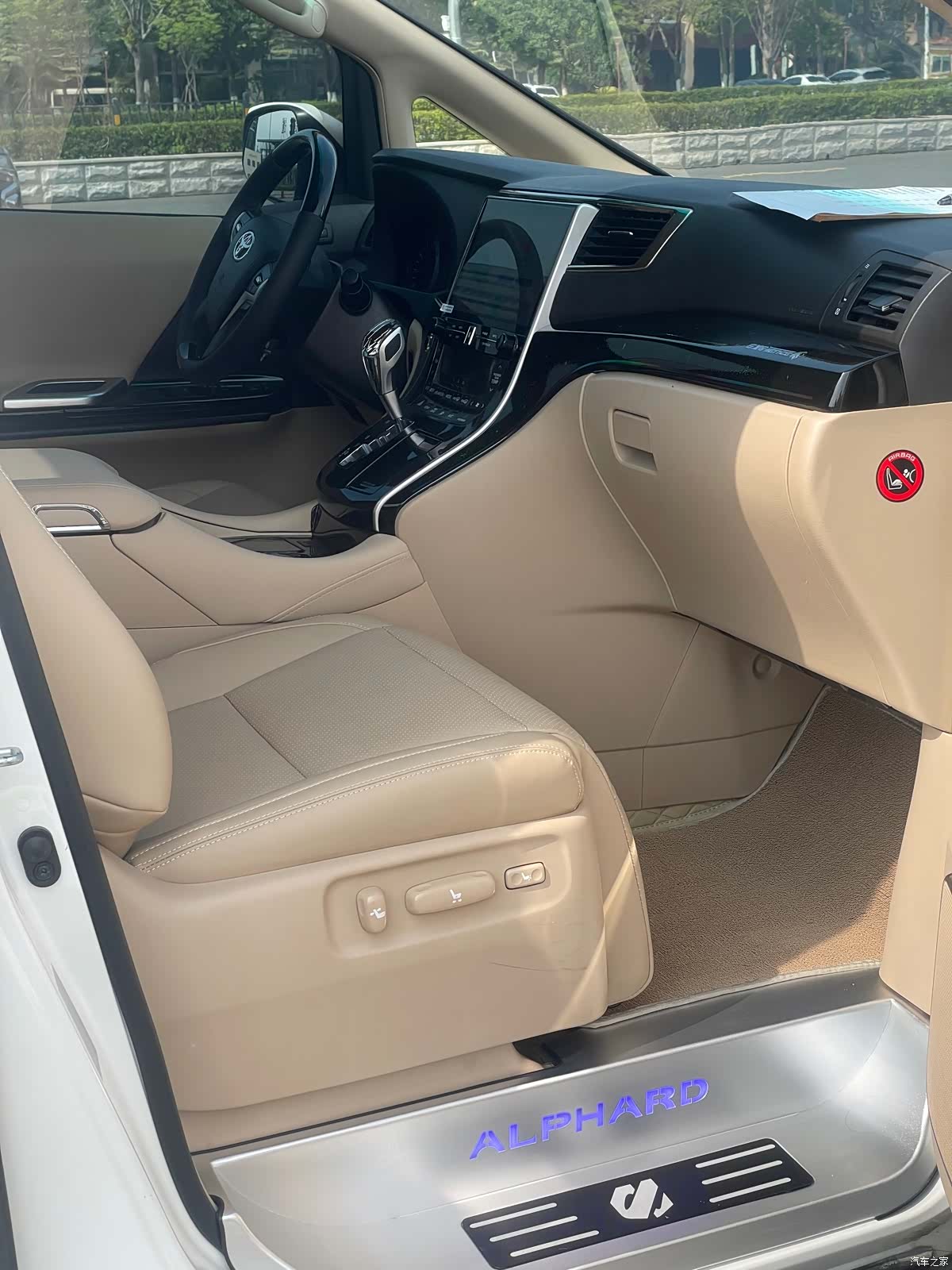 Toyota Alphard, 2012 8