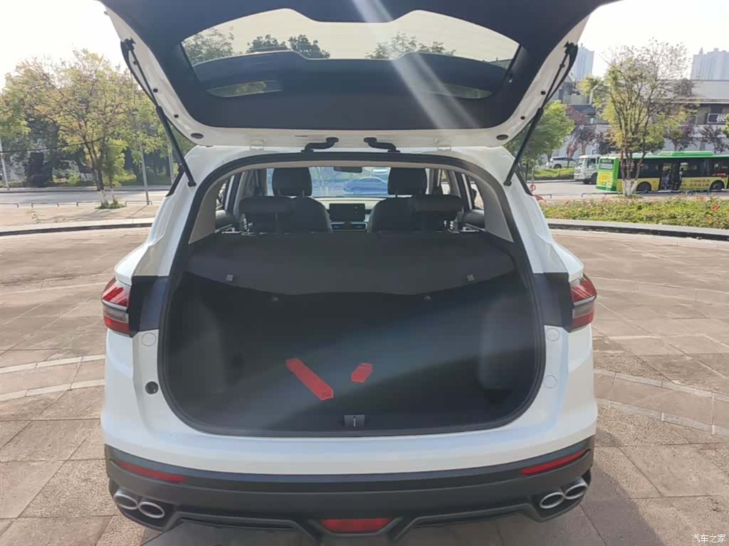 Geely Coolray, 2025 16
