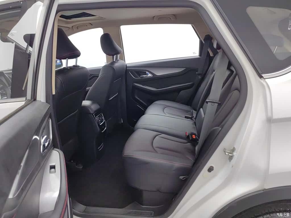 Wuling 560, 2015 15