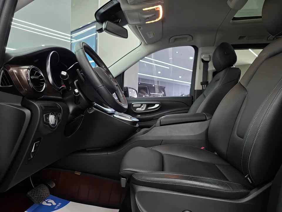 Mercedes-Benz V-class