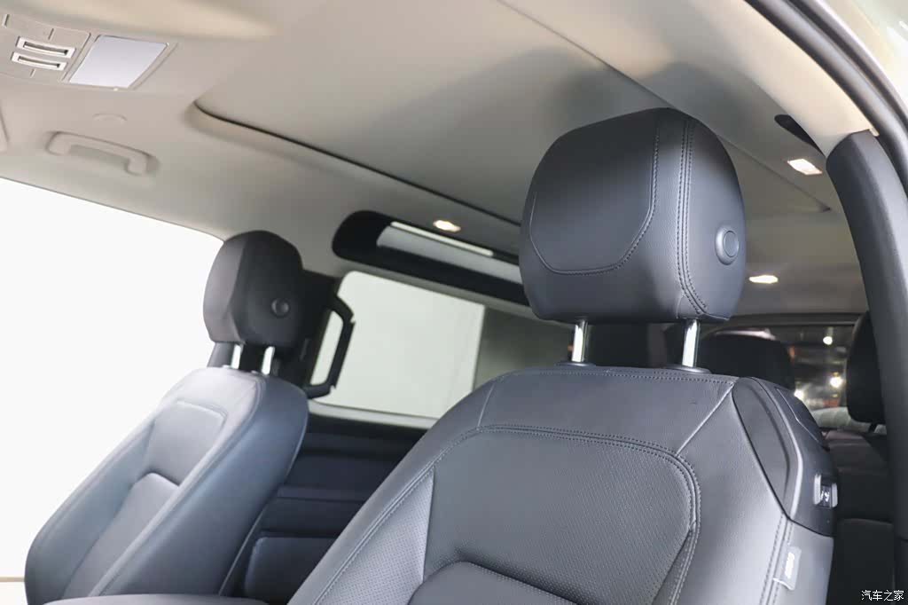 Land Rover Defender, 2024 22
