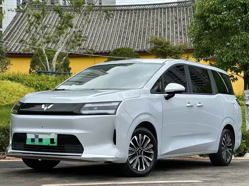 Wuling 730