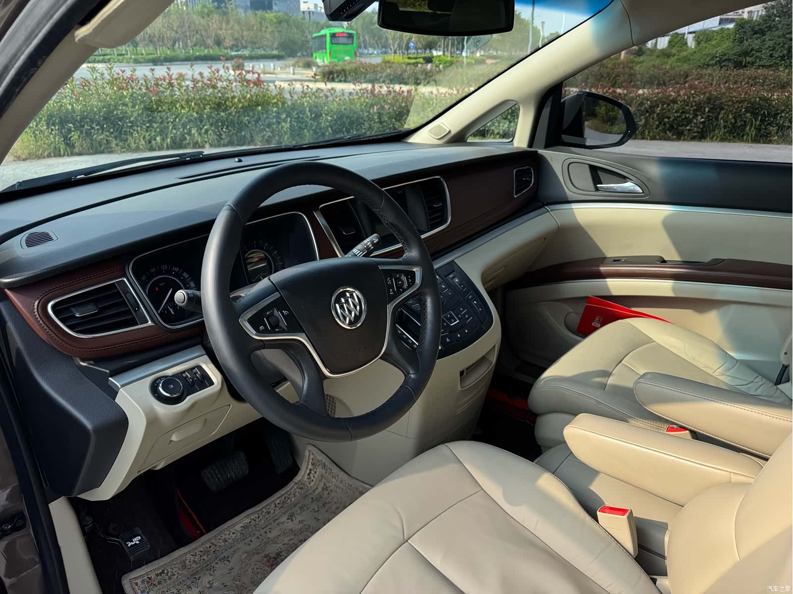 Buick GL8, 2017 8
