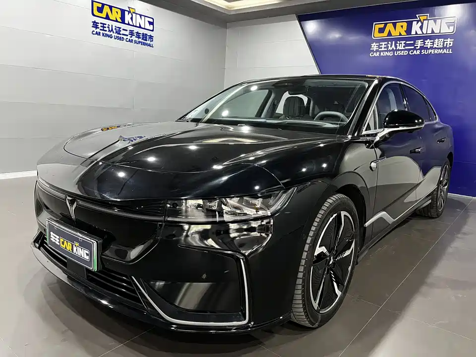 VOYAH Lantu chasing light