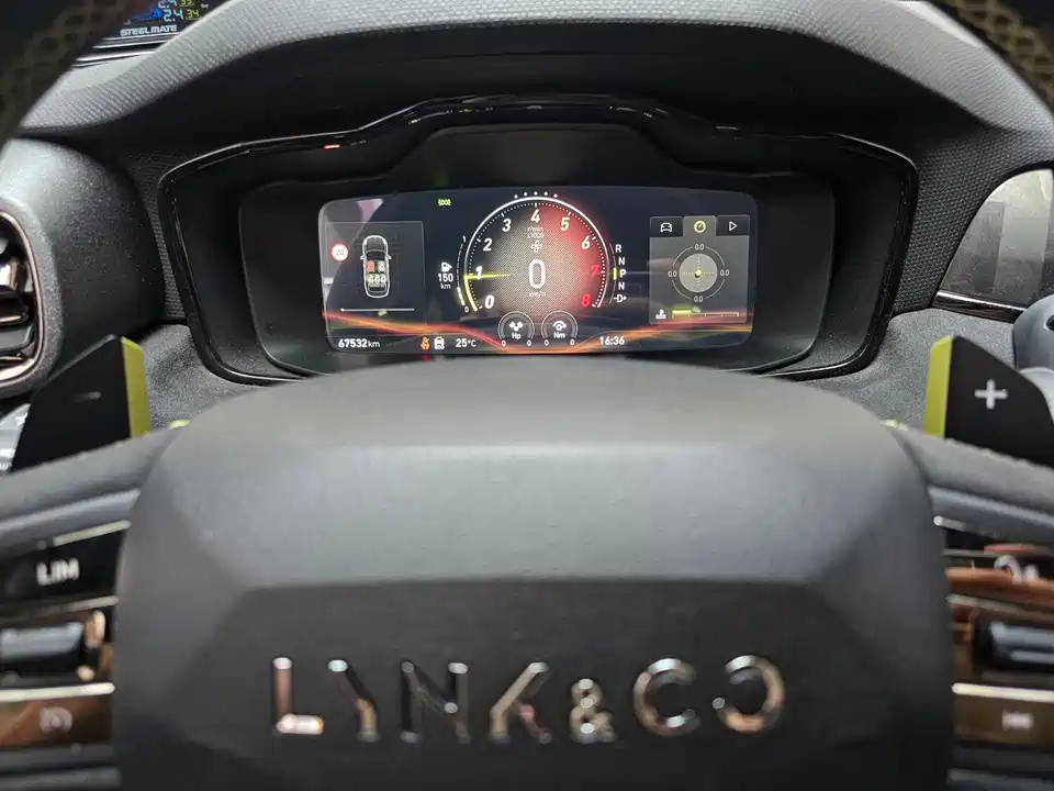 Lynk & Co 03