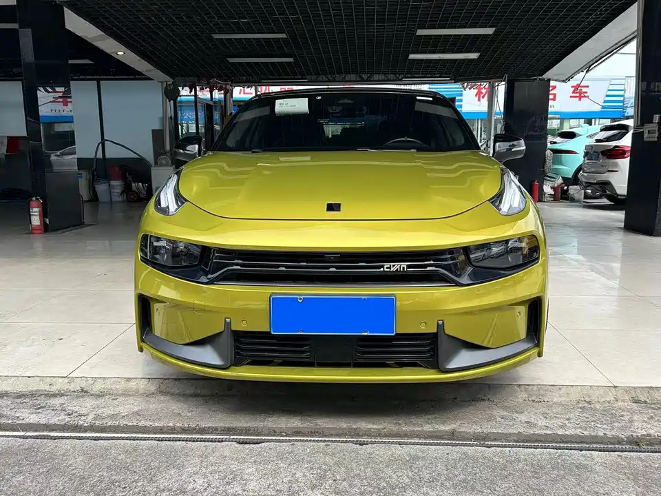Lynk & Co 03