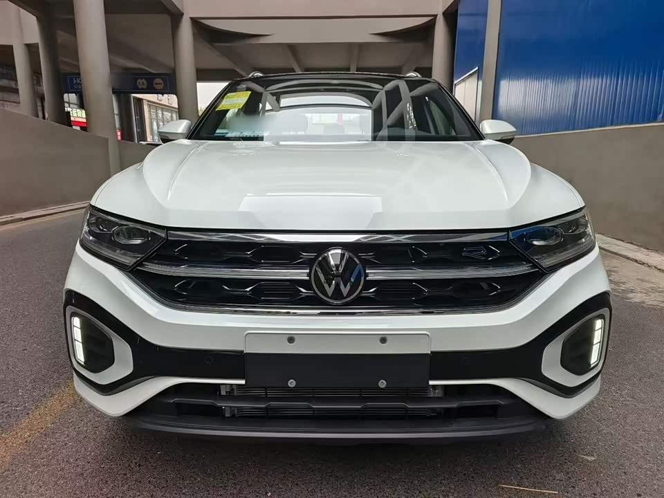 Volkswagen T-ROC exploring Songs
