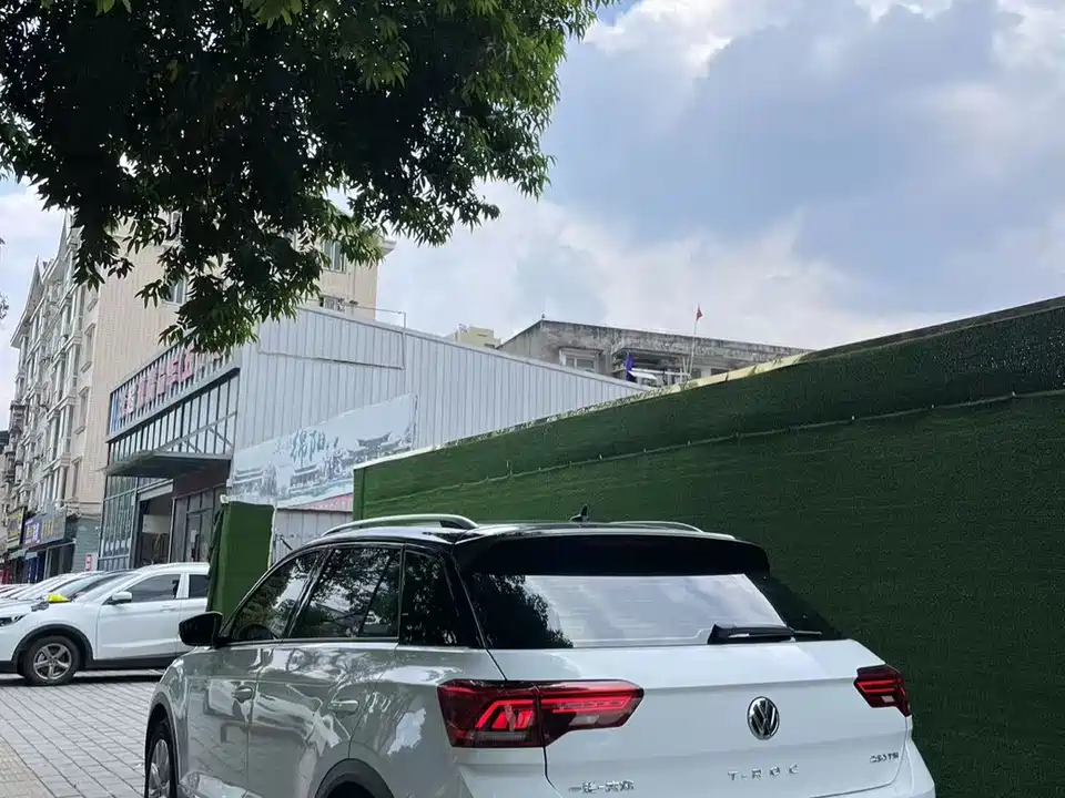 Volkswagen T-ROC exploring Songs