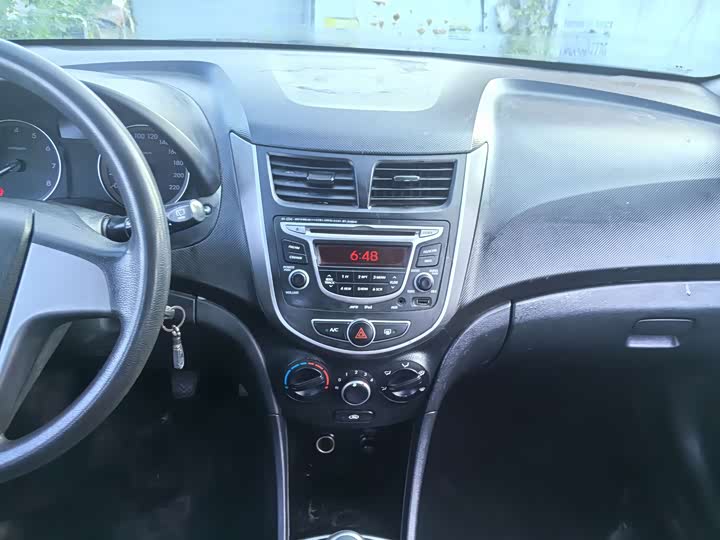 Hyundai rui yi 2014 1.4L МКПП GLX