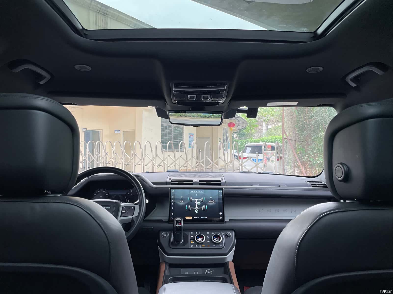 Land Rover Defender, 2023 17