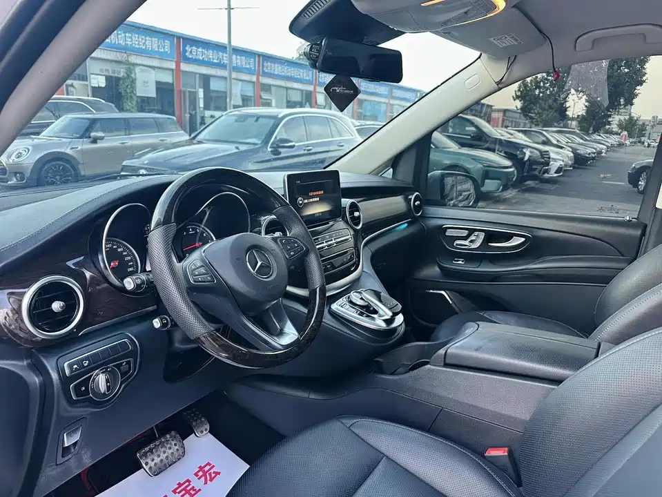 Mercedes-Benz V-class