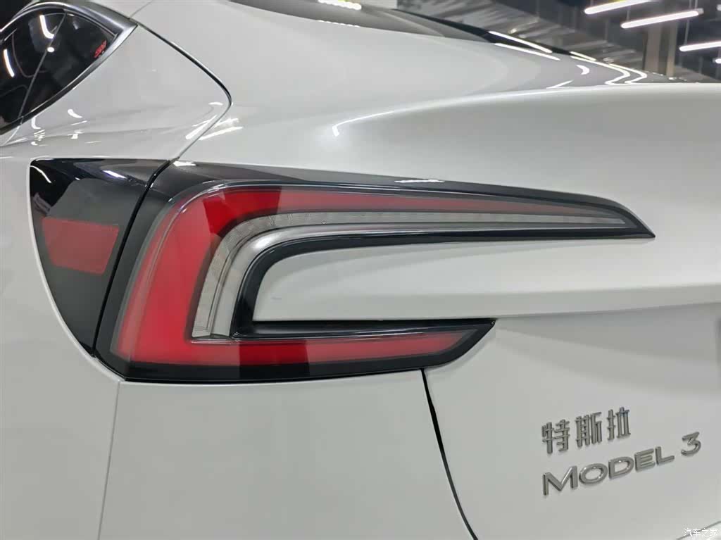 Tesla Model 3, 2025 15
