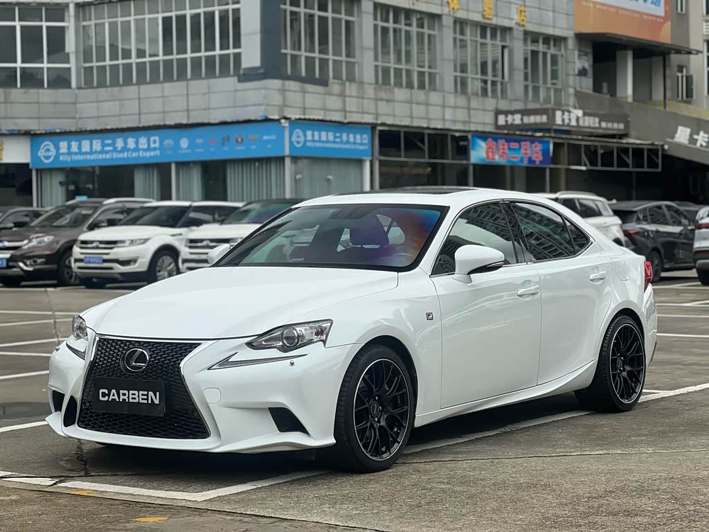 Lexus IS