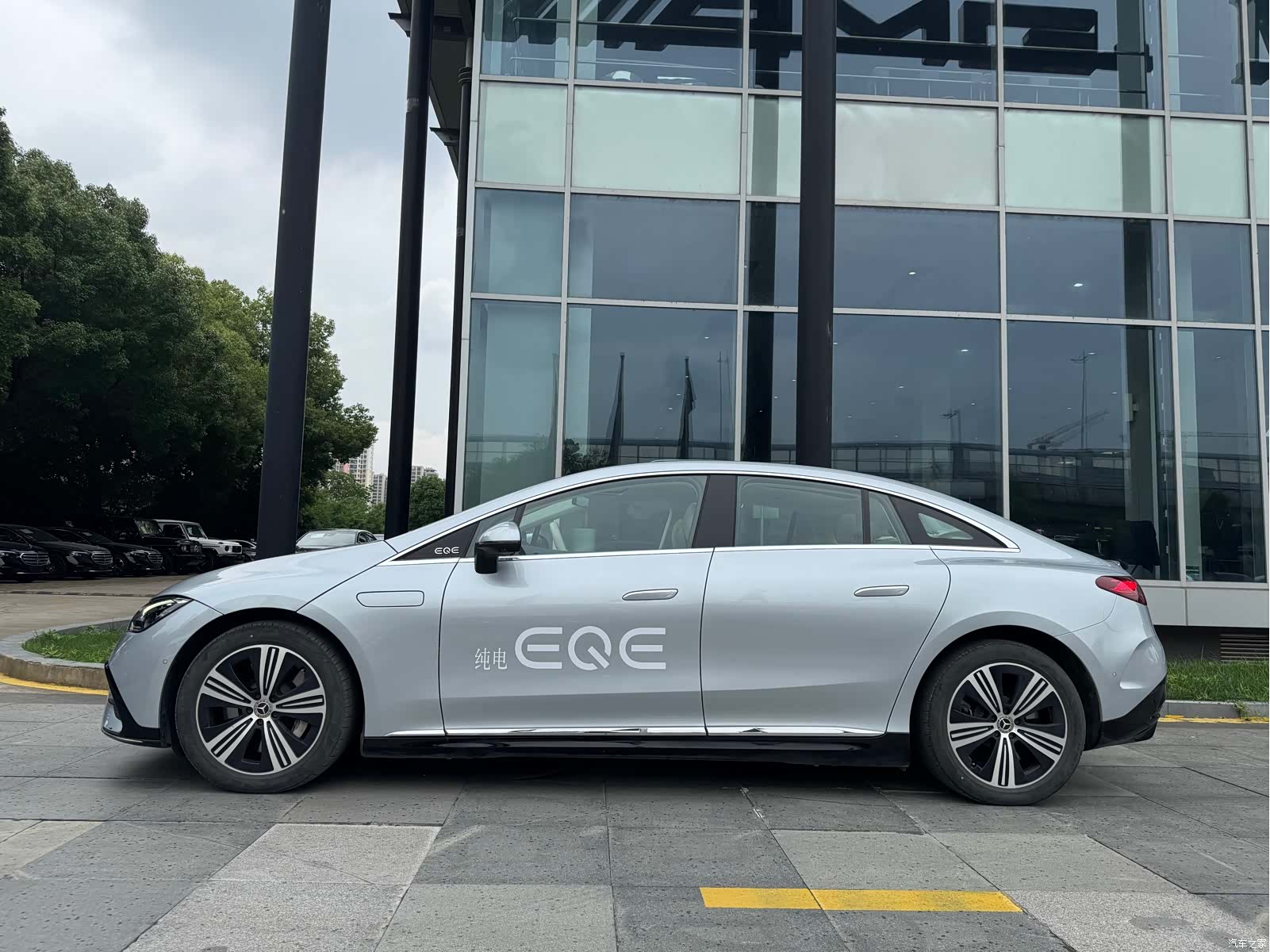 Mercedes-Benz EQE, 2025 все фото