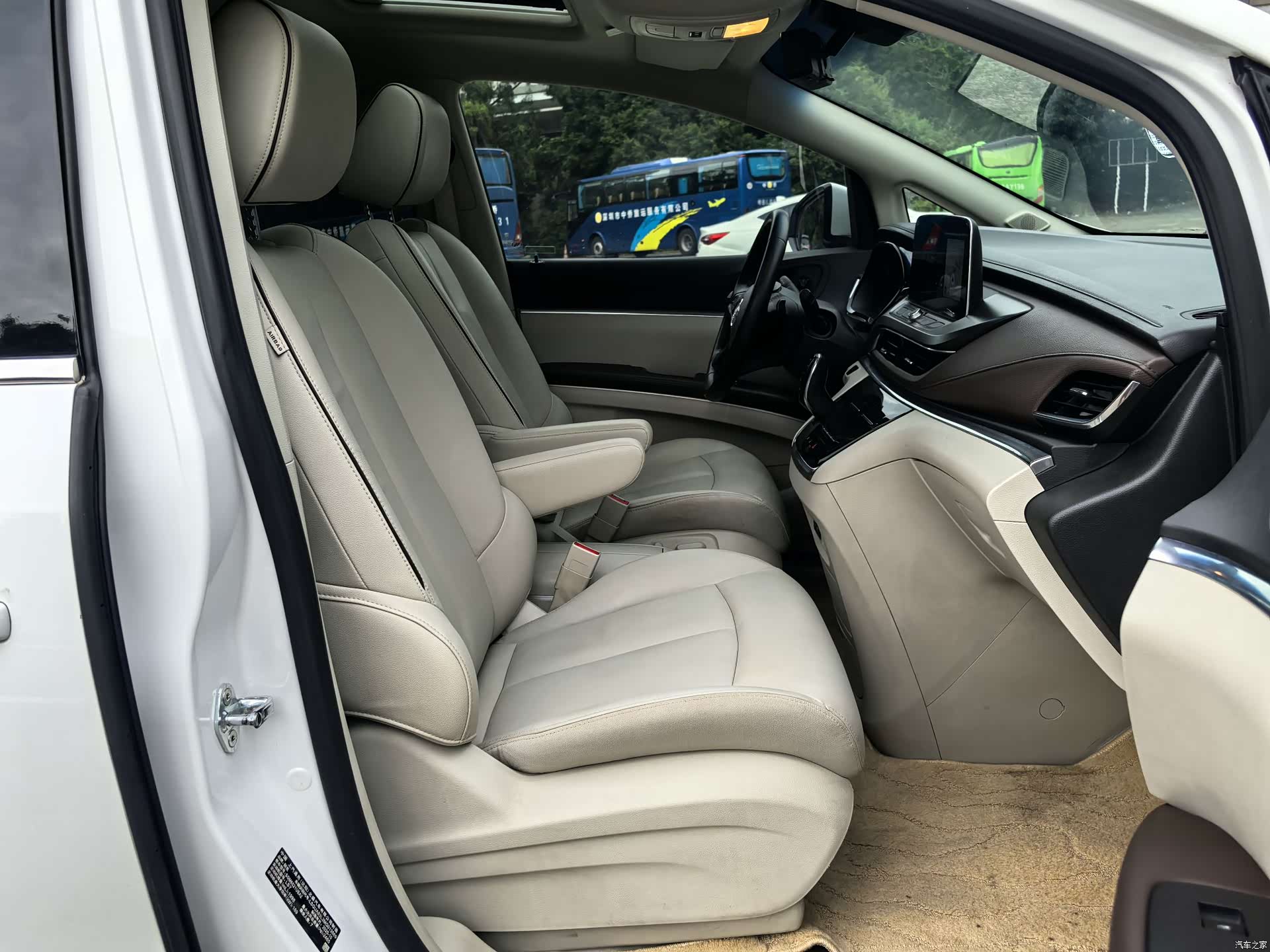 Buick GL8, 2021 13
