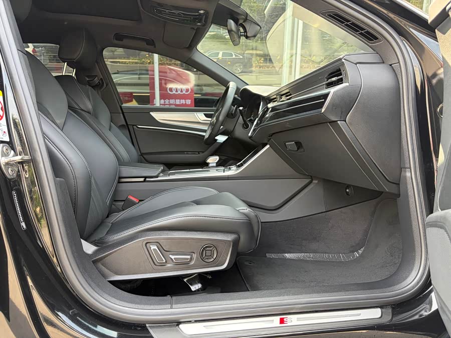 Audi A6L 2025, фото 10