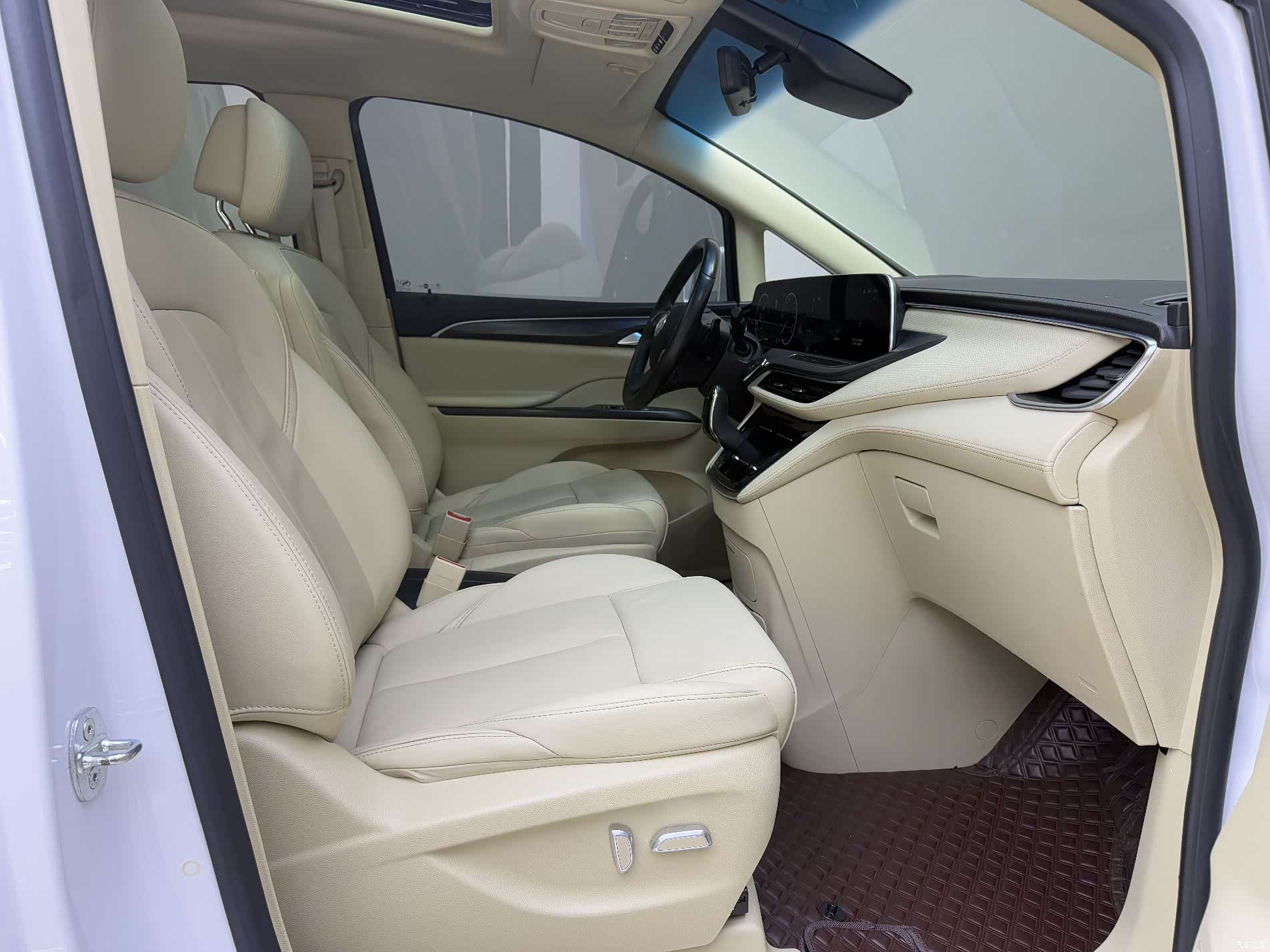 Buick GL8, 2022 8