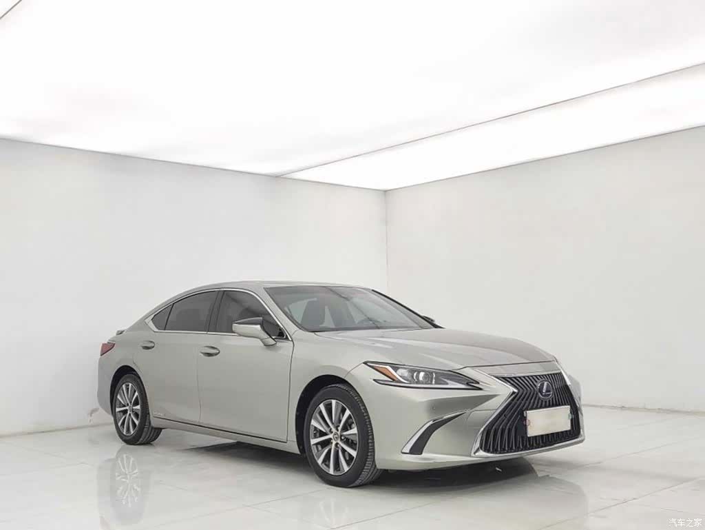 Lexus ES, 2018 3