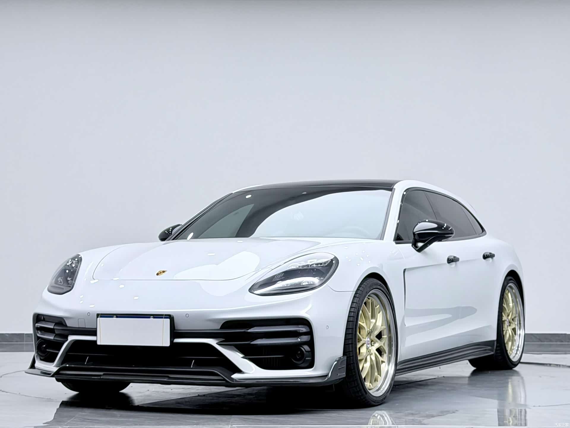 Porsche Panamera, 2022 1
