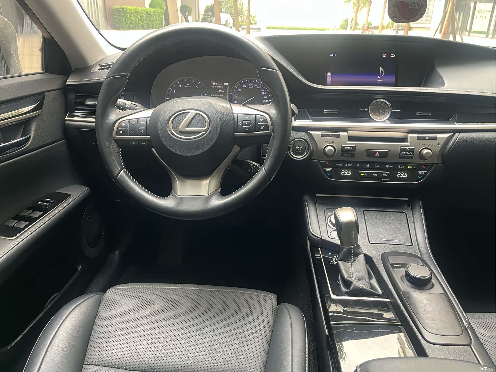 Lexus ES, 2018 28
