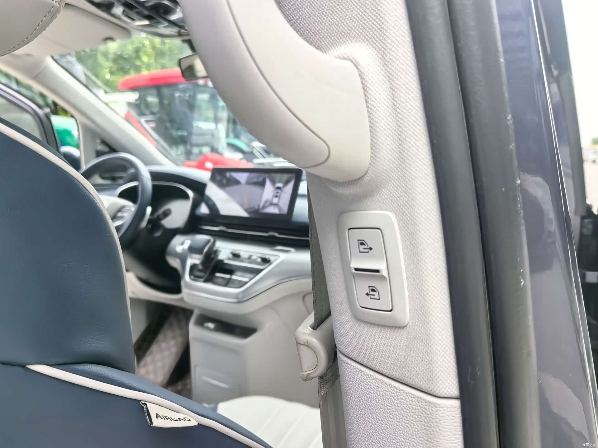 Roewe iMAX8, 2022 28
