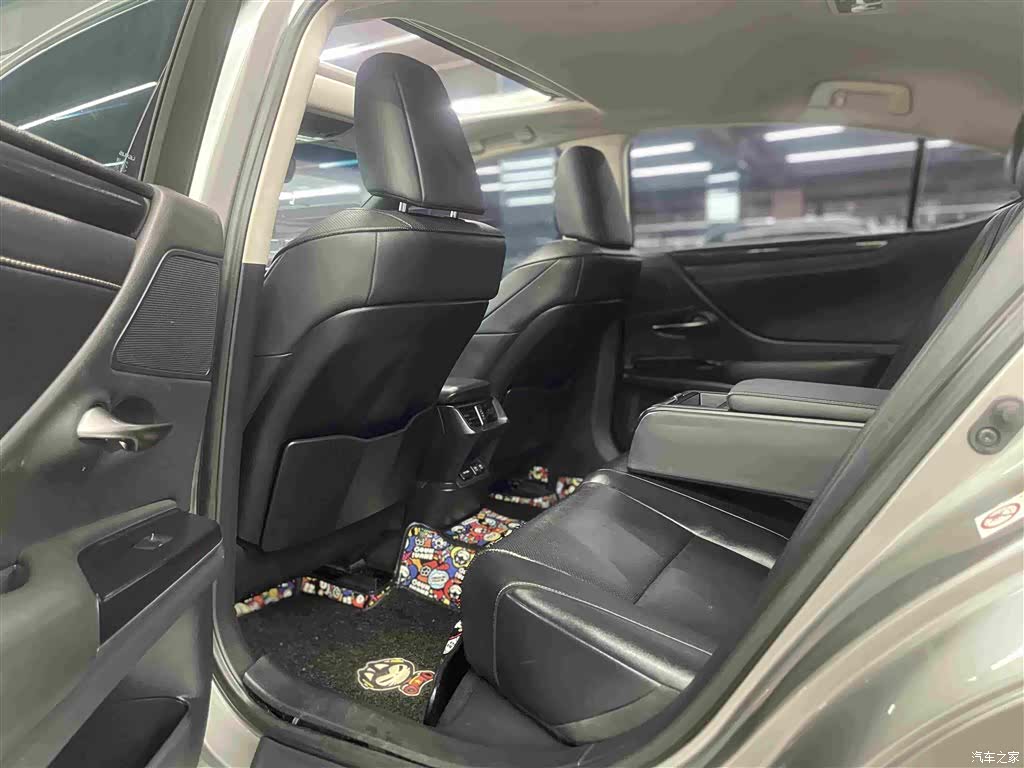 Lexus ES, 2019 9