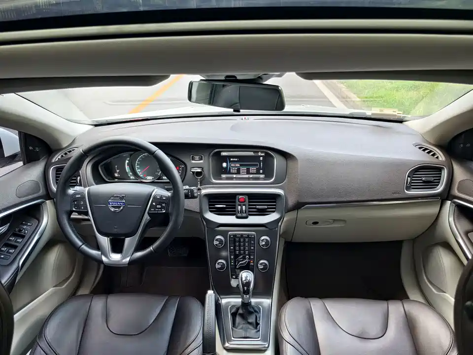 Volvo V40